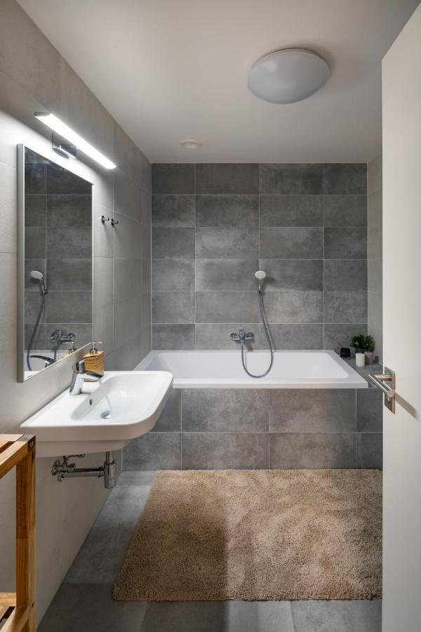Prague Days - Exclusive Condo In Trendy Neighbourhood Luaran gambar